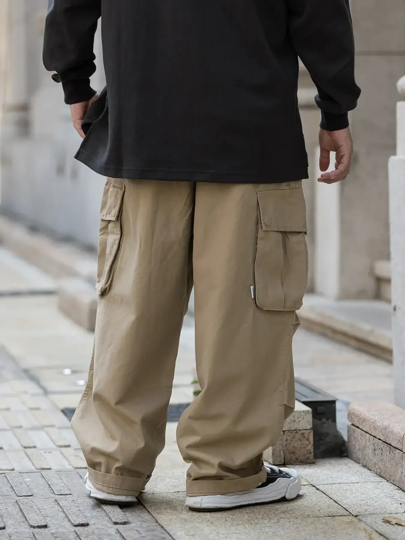 Men's Loose Fit Cargo Pants with Multiple Pockets
