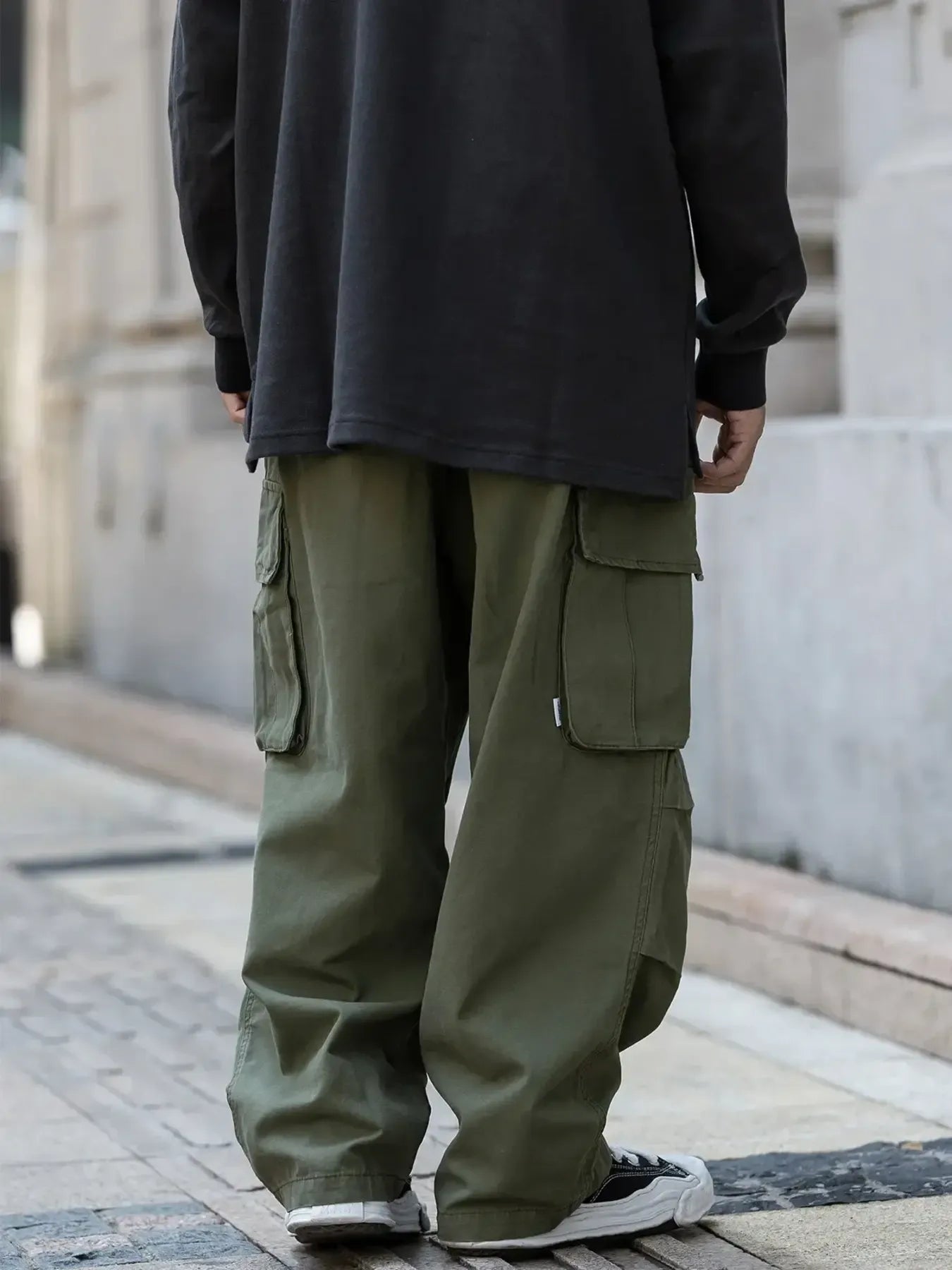 Men's Loose Fit Cargo Pants with Multiple Pockets